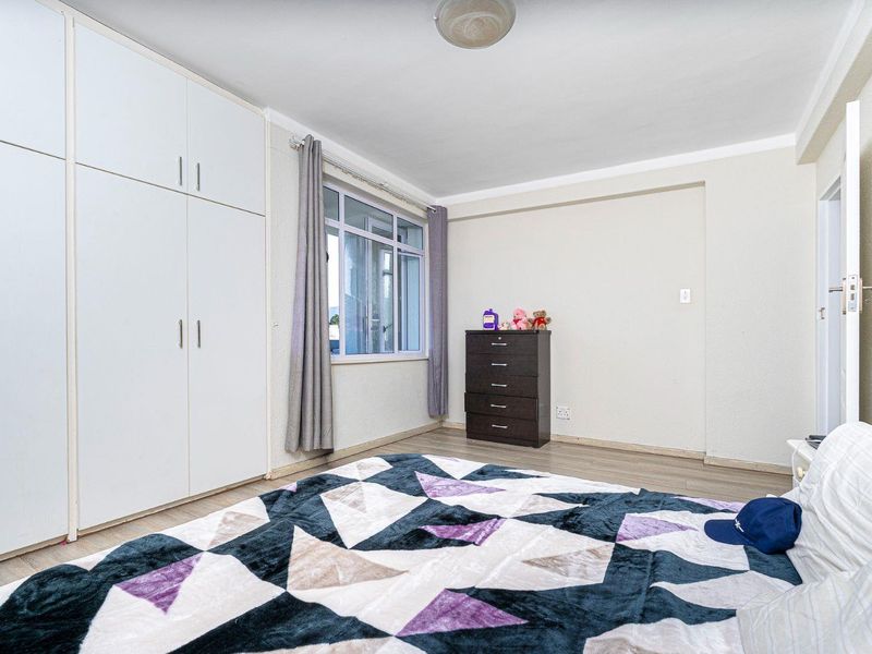 Stunning 2-Bedroom Apartment with Balcony, Stream Views & Mountain Backdrop - Photo 8