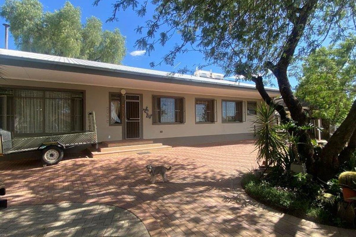 Walking distance from SA Embassy in Klein Windhoek. Live + earn in one! - Photo 3