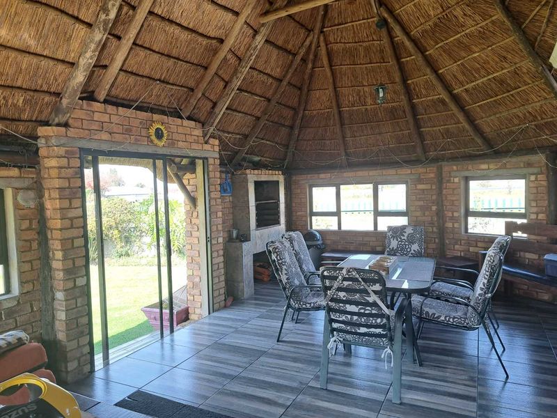 4 Bedroom Home Plus 2 Bedroom Flatlet for Sale in Vandykpark, Boksburg - Photo 9