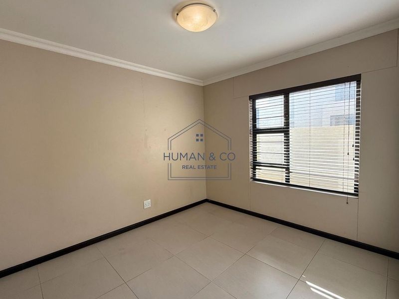 Modern 4-bedroom Home in Fairway Estate - Photo 9