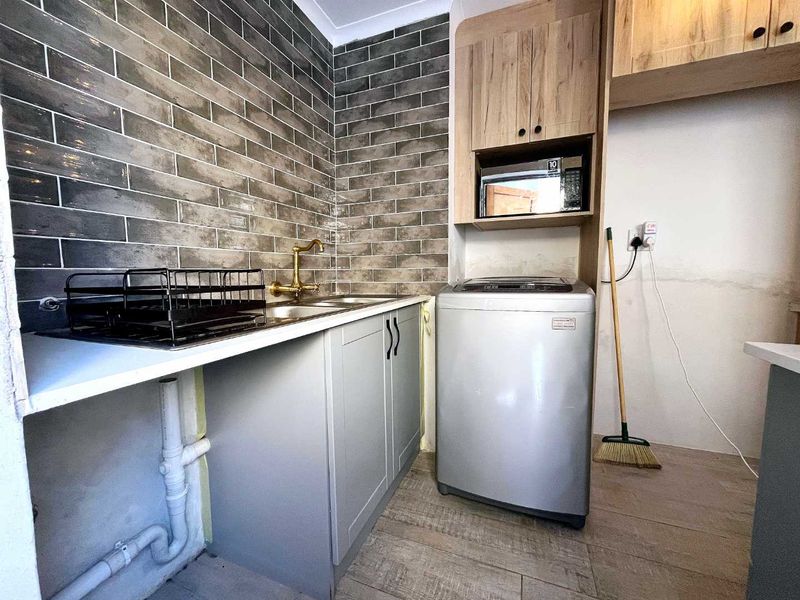 Spacious 3-Bedroom Home in Faerie Glen Prime Location - Photo 5