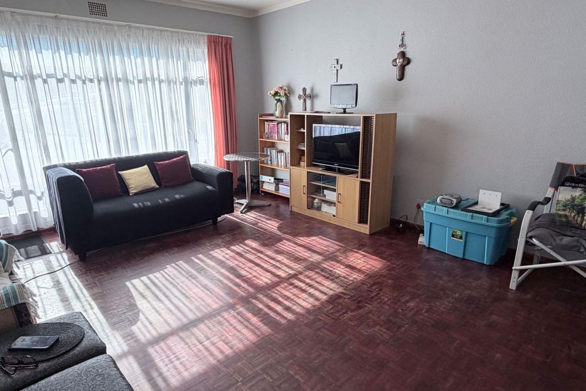 Spacious Apartment Close To Main Routes - Photo 4