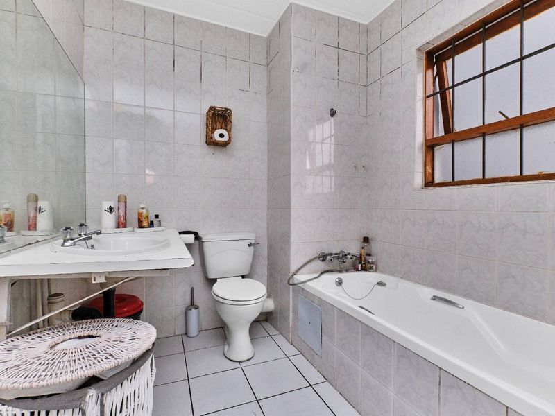 Apartment with a view in Northcliff - Photo 10