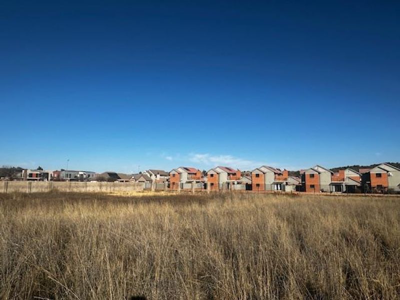 Exceptional 1250m2 Vacant Stand in Prestigious Somerton Estate - Photo 4