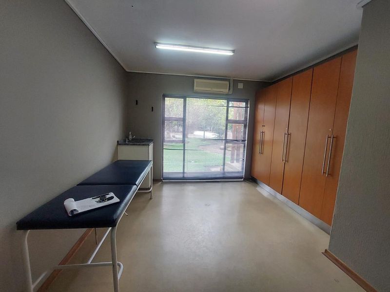 Medical Consulting Room to Let | Raptors View, Safari Junction - Photo 5