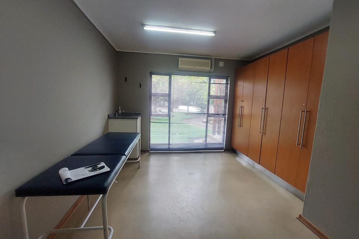 Medical Consulting Room to Let | Raptors View, Safari Junction - Photo 5