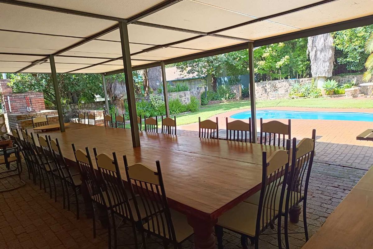 FARM - CENTURION - 2 HOUSES - 2 FLATLETS & CHURCH - Photo 2