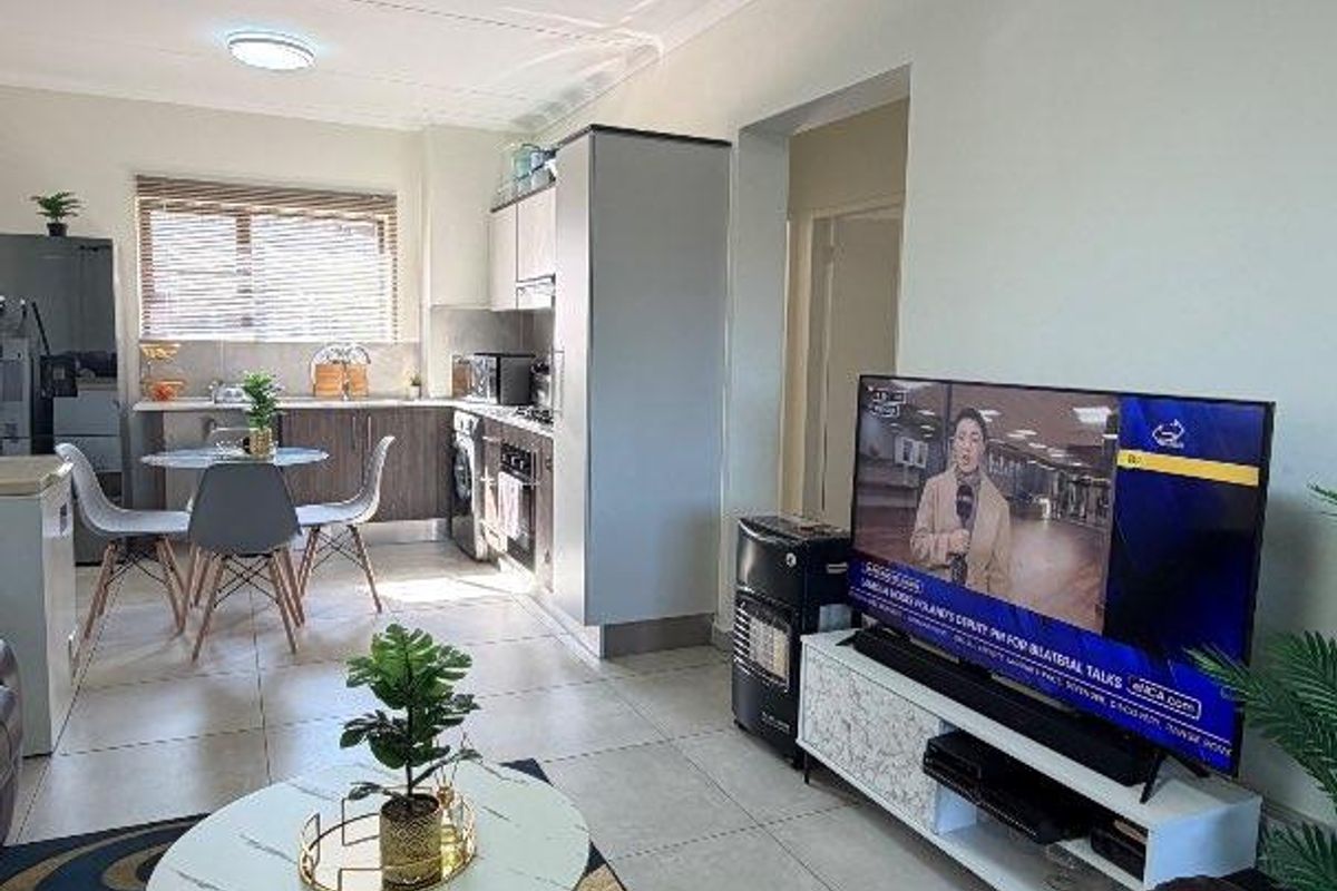 Modern 2-Bedroom, 2-Bathroom Garden Apartment to Rent at Royal Residenz, Lilianton Boksburg West - Photo 4