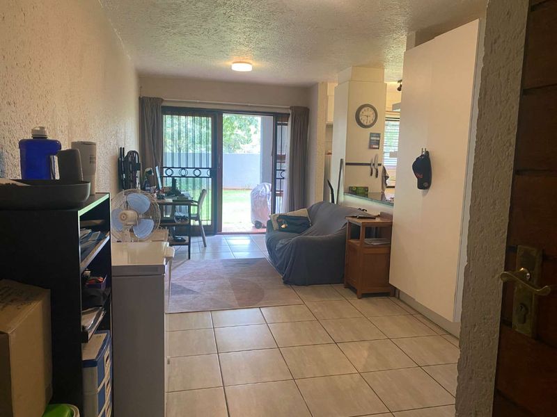 1 Bedroom Apartment / Flat for Sale in Waterkloof Ridge. - Photo 4