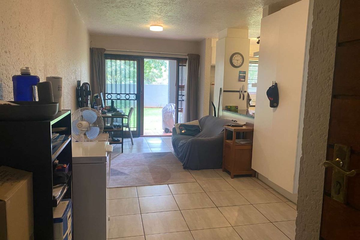 1 Bedroom Apartment / Flat for Sale in Waterkloof Ridge. - Photo 4