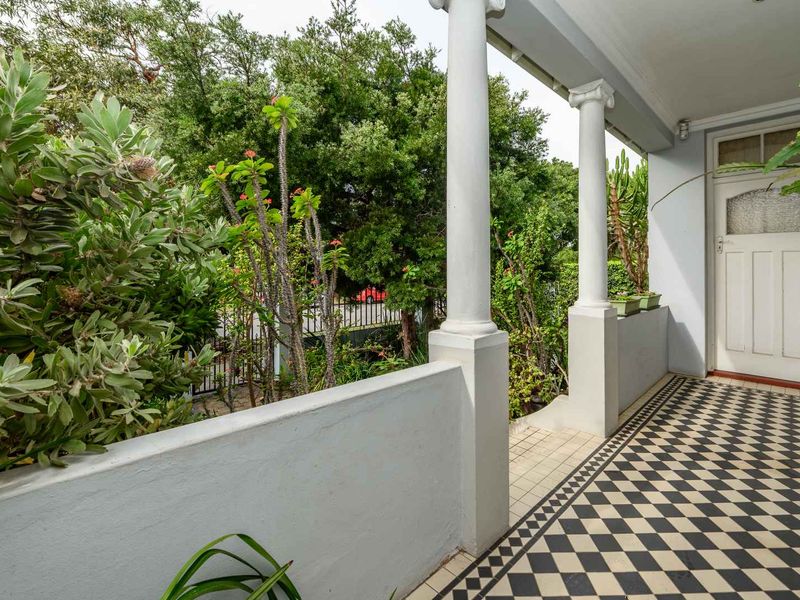 Elegant Heritage Home with Income-Generating Potential in Richmond Hill - Photo 3