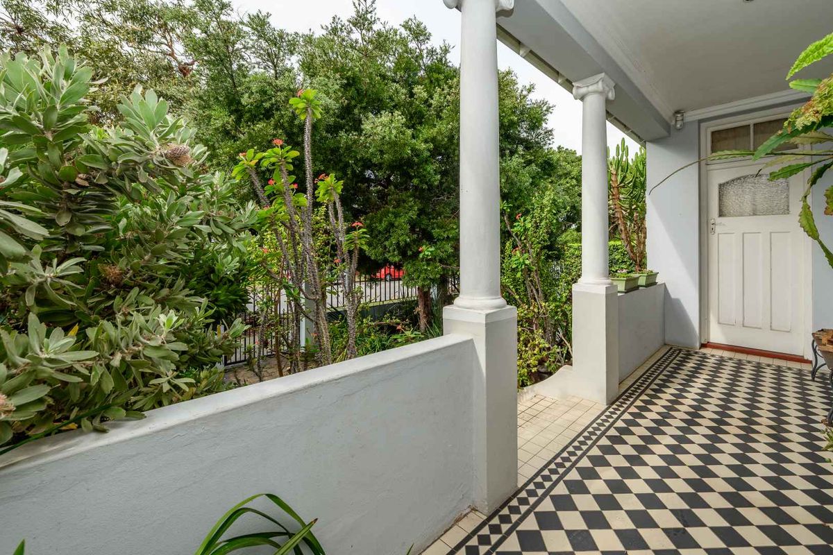 Elegant Heritage Home with Income-Generating Potential in Richmond Hill - Photo 3
