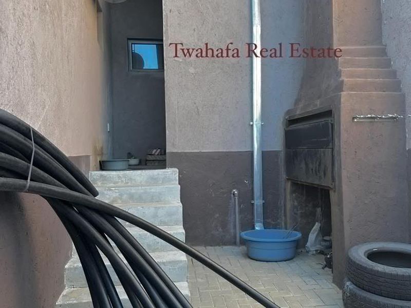 Income generating townhouse - Photo 8