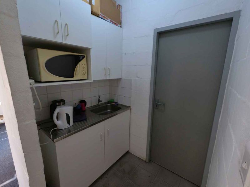 Warehouse with offices For Sale - Milnerton - Montague Gardens - Photo 8