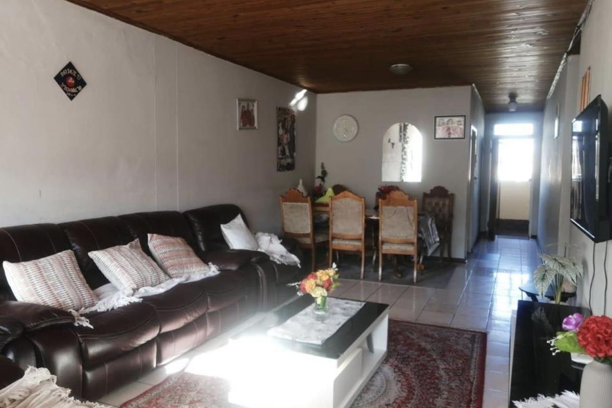 Booysens apartment for sale! - Photo 2