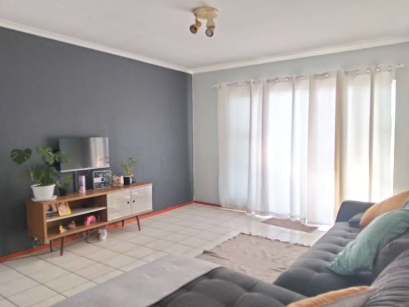 3 Bedroom Townhouse For Sale! - Photo 9