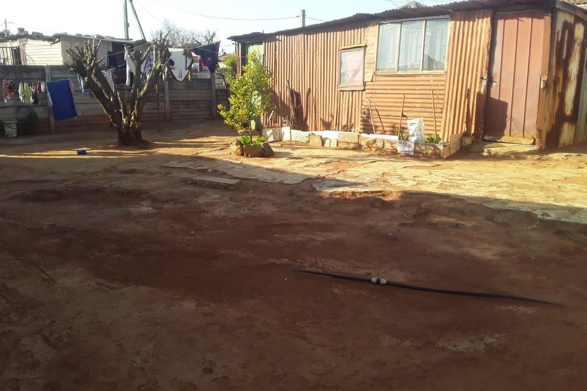 RDP with big yard for sale in Barcelona - Photo 3