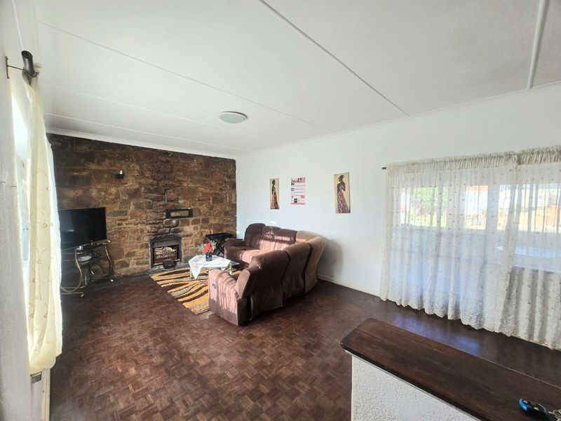 Family home with pool and flatlet - Photo 3