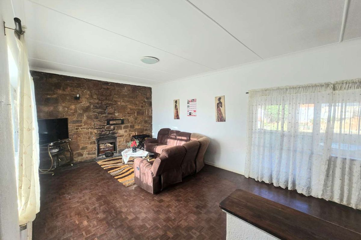 Family home with pool and flatlet - Photo 3