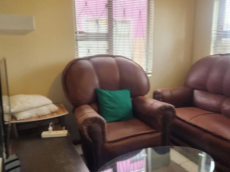 Charming Two-Bedroom House for Sale in Litha Park, Khayelitsha - Photo 8