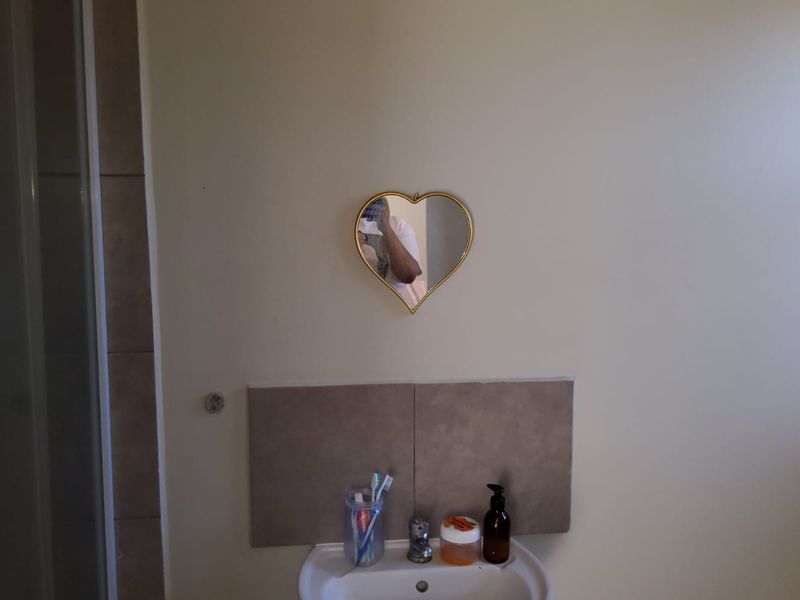 Charming Modern Family Home with Sea Breeze and security - Photo 7