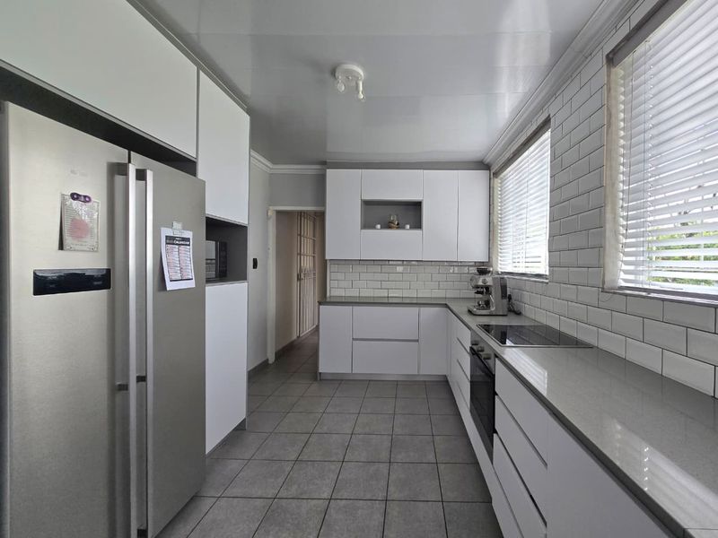 Spacious Family Home for sale in Randhart, Alberton - Photo 9