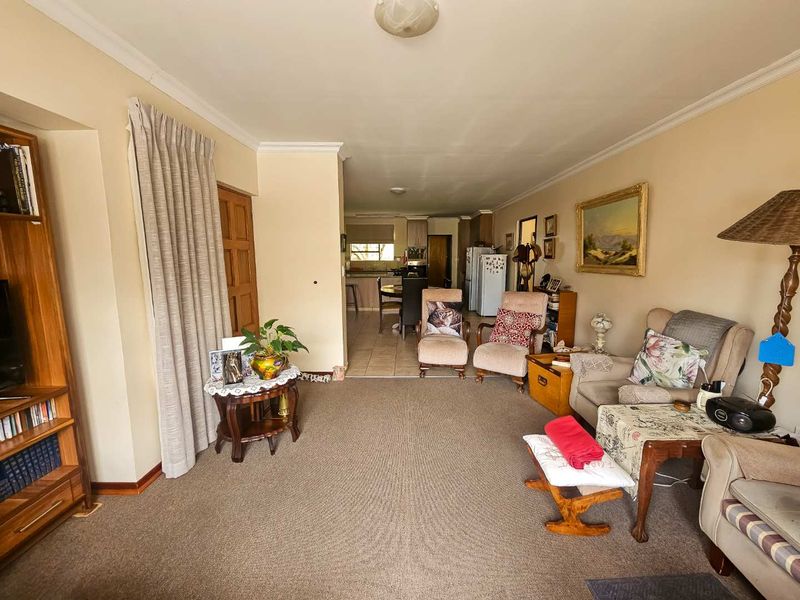 Retirement Lifestyle Living – 2 Bedroom Townhouse in Sought-After Langenhovenpark - Photo 7