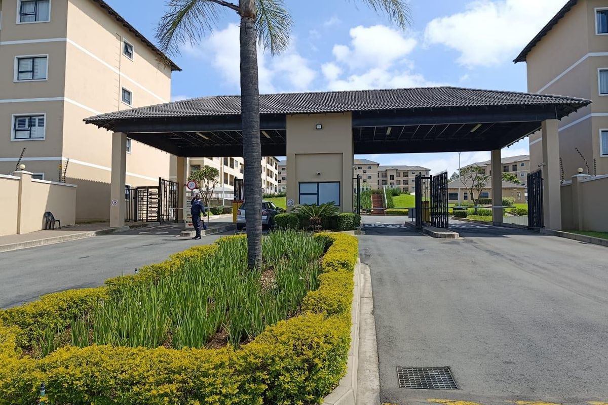 STOP AND LOOK AT THIS 2 BEDROOM BARGAIN! - Photo 3