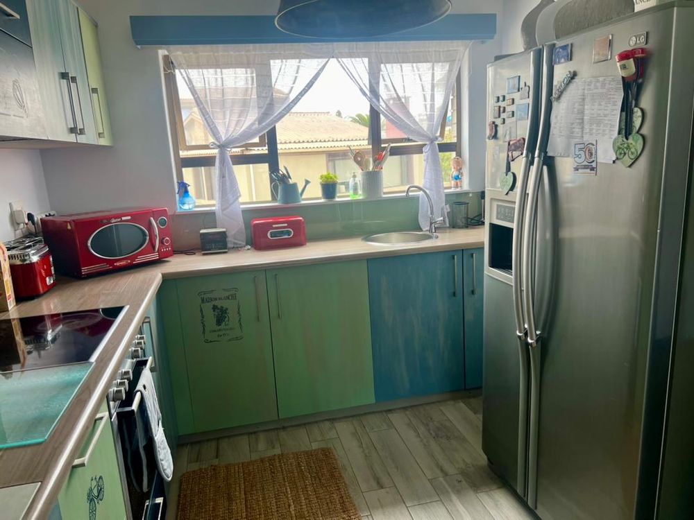 Kitchen space with BIC that overlooks the back garden
