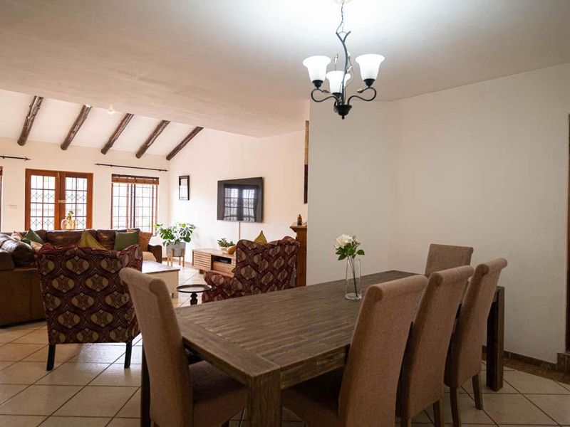 Space, Light and Comfort in a Secure Complex - Photo 9