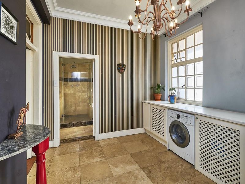 Earls Court! Coffee at the pulsating Killarney Mall! - Photo 5