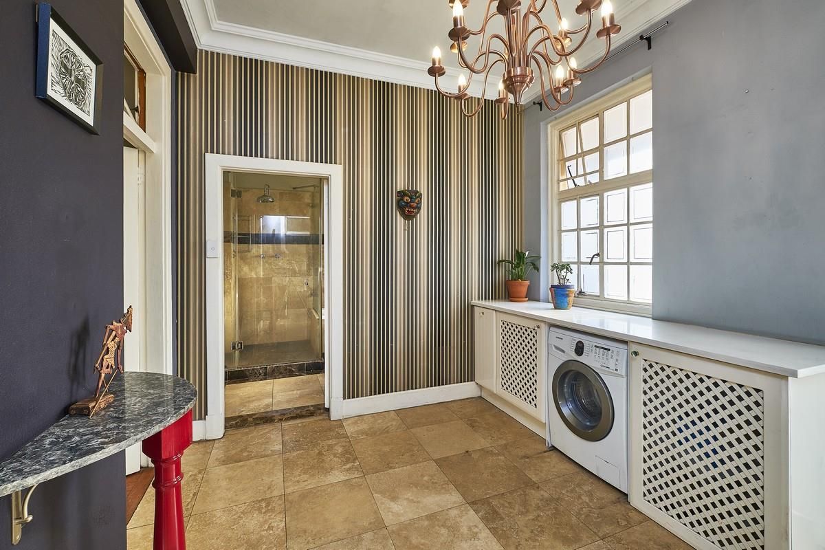 Earls Court! Coffee at the pulsating Killarney Mall! - Photo 5