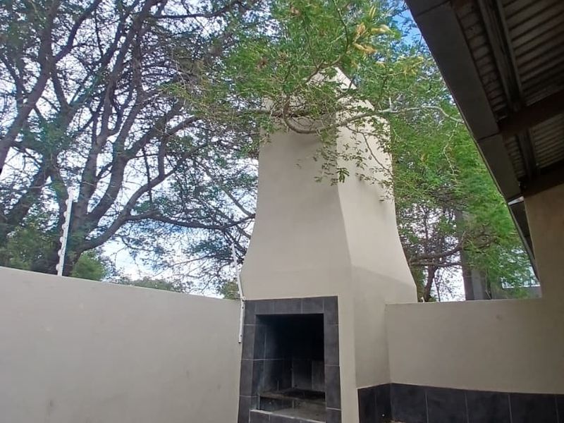 2 Bedroom situated close to shops, schools, offices and Unam - Photo 8