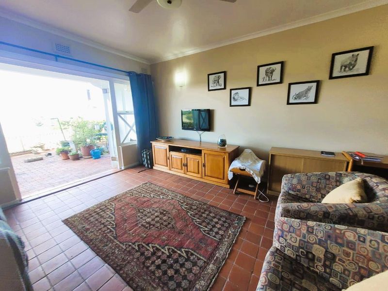 **Fabulous and Spacious Townhouse with Stunning City and Sea Views** - Photo 9