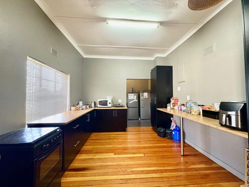 Well located family home - Photo 4