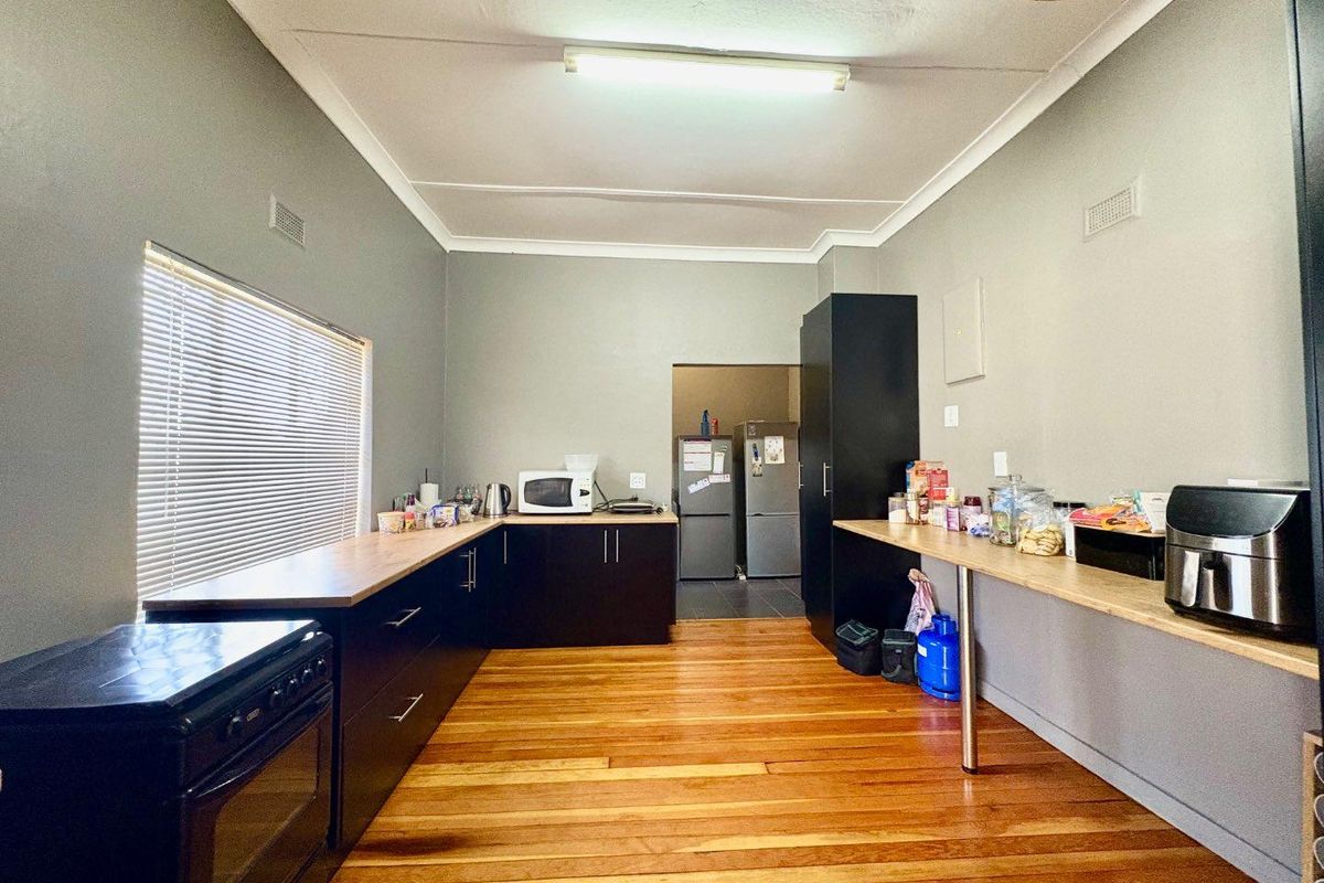 Well located family home - Photo 4