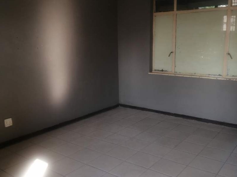 ONE AND HALF BEDROOM FLAT IN PRETORIA CENTRAL : AVAILABLE IMMEDIATELY - Photo 9