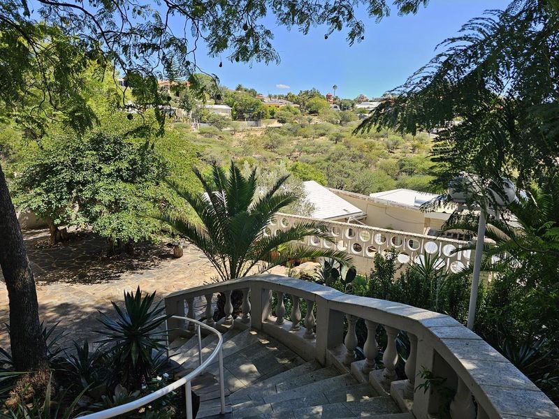 Stunning 4-Bedroom Rental in Luxury Hill Awaits!" - Photo 8