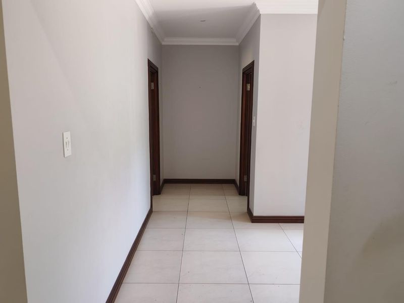 Stunning 5 Bedroom Residence in Exclusive Complex - Photo 7