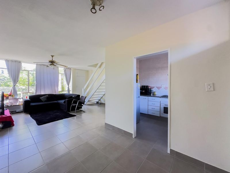 🏡 Fully Renovated 2-Bedroom Duplex in Secure Estate - Photo 7