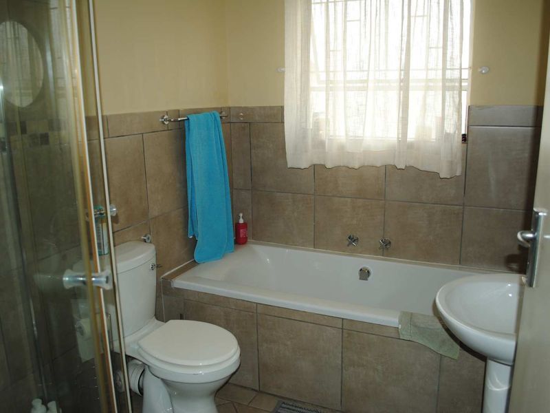 Contemporary Neat Complex – Ideal Lock-Up-and-Go Living - Photo 10