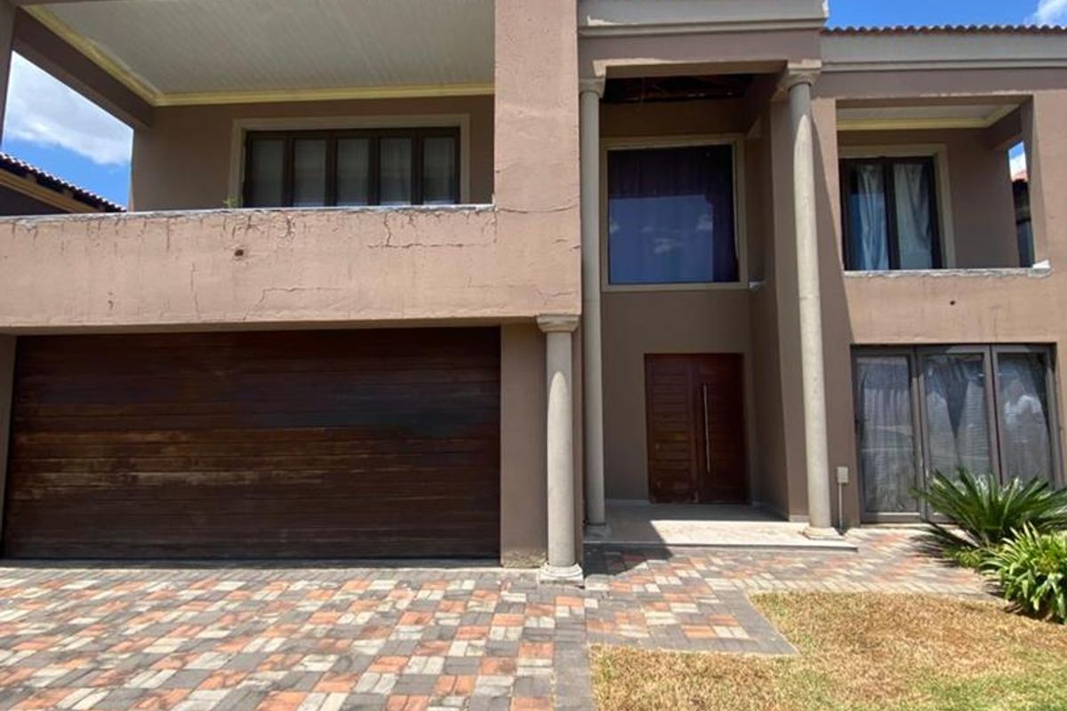 6 bedroom home for sale - Photo 2