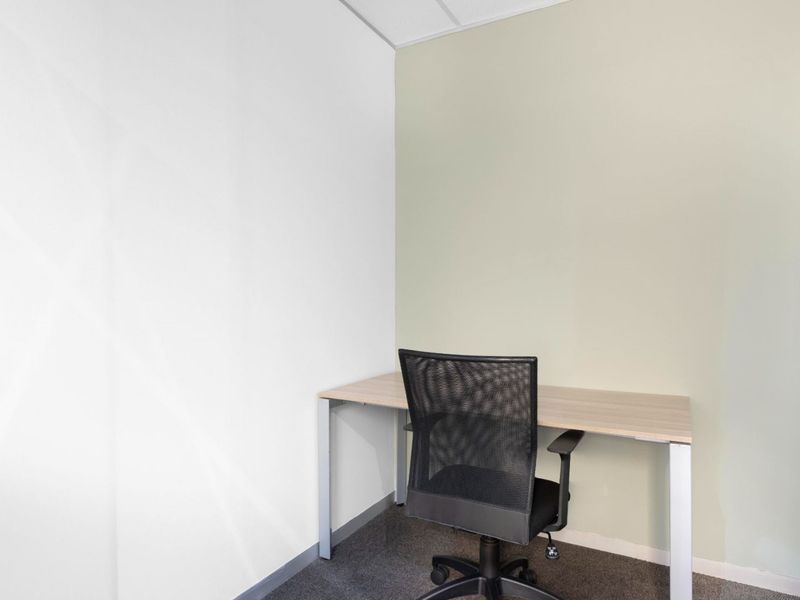 Private office space for 3 persons in Regus East Rand Stoneridge - Photo 3
