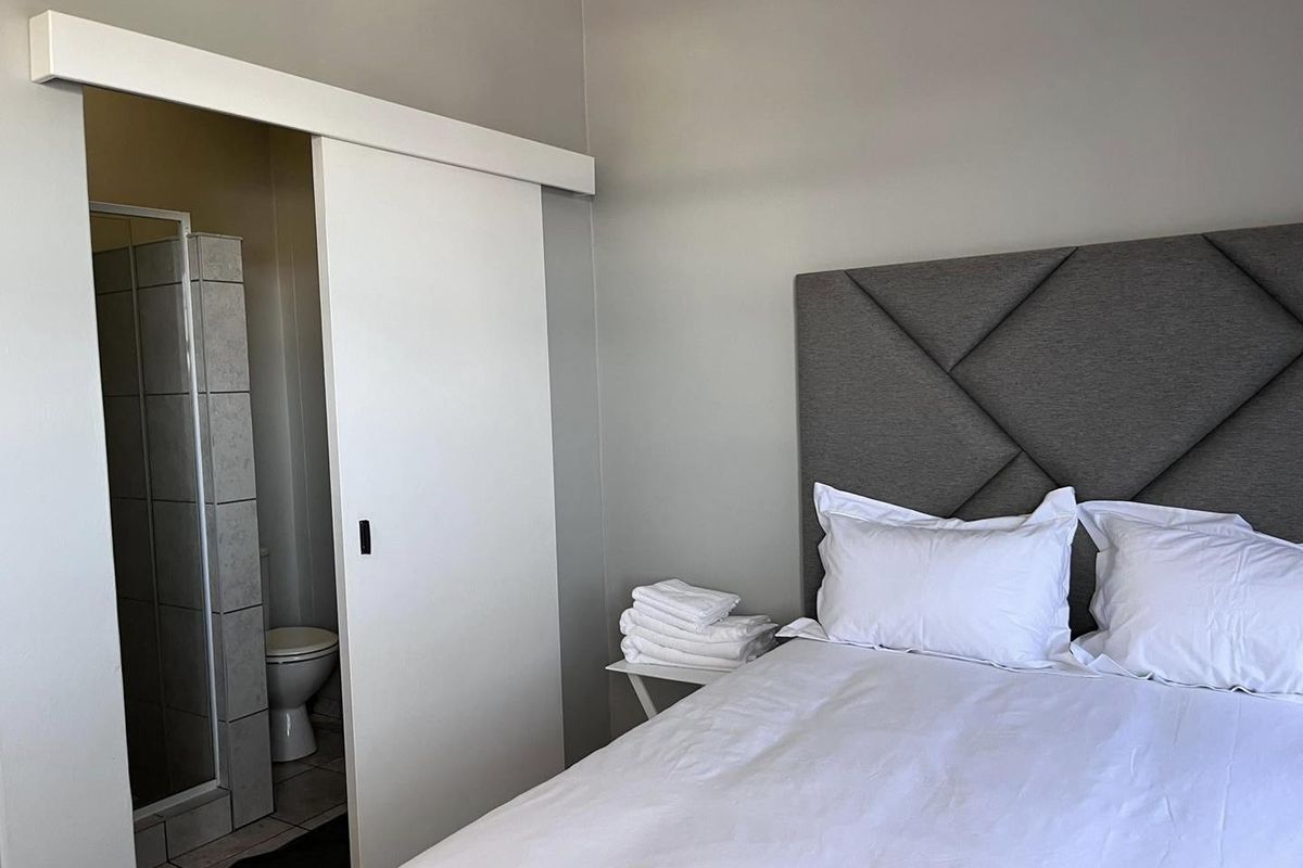 Fully furnished Bachelor flat available at Beethoven Heights - Photo 2