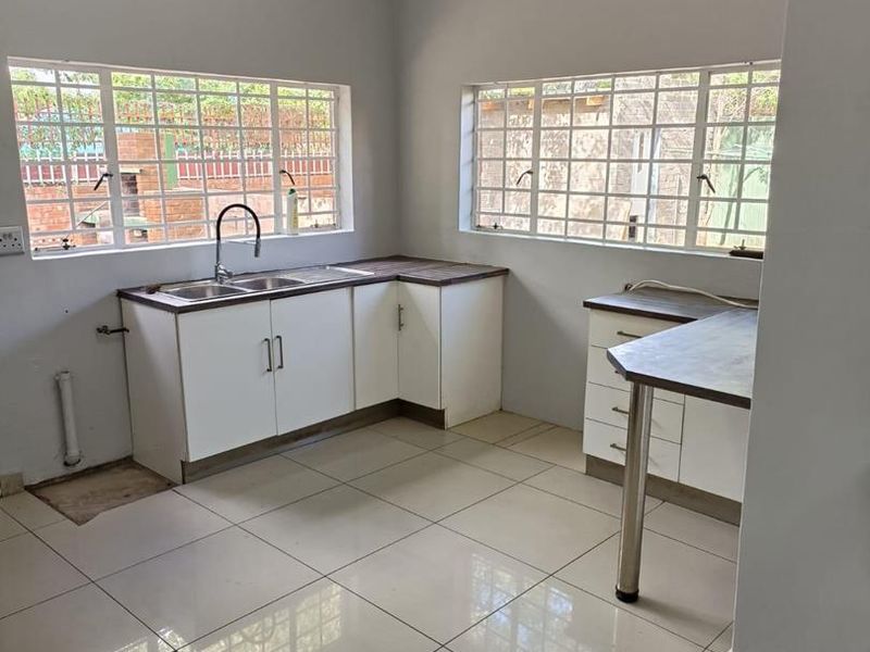 Beautifully renovated double-storey house - Photo 5