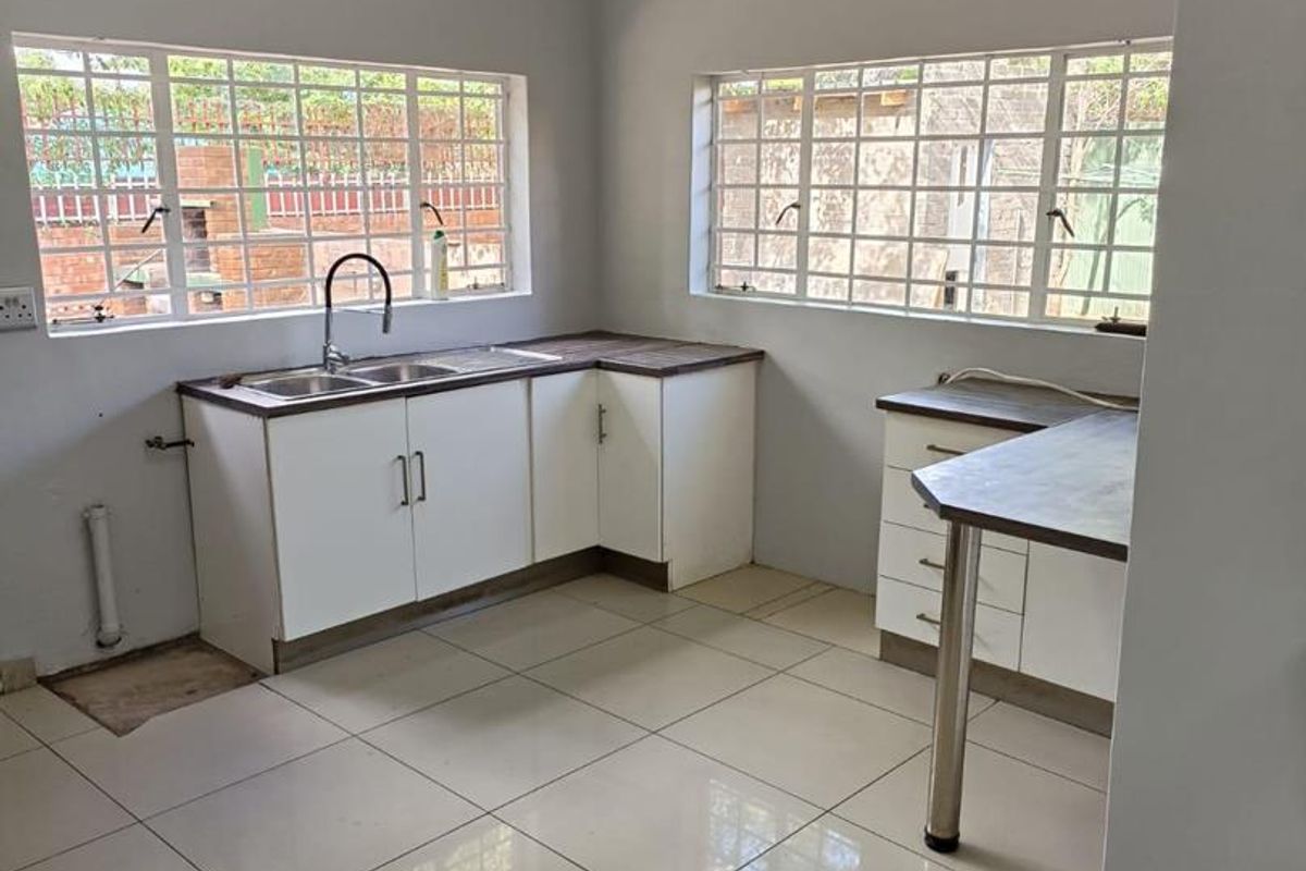 Beautifully renovated double-storey house - Photo 5