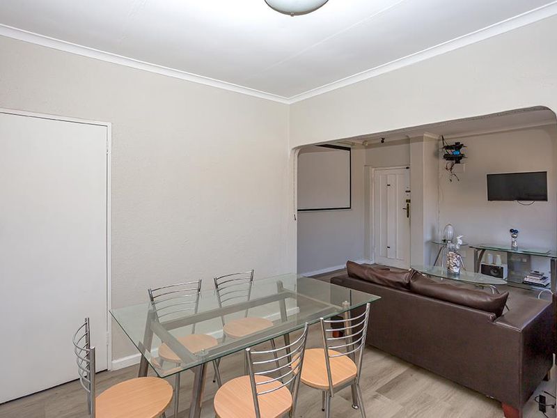 Family Home - Photo 9