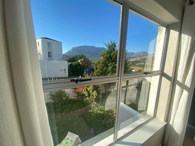 2 bedroom Modern Apartment in HOUT BAY - Photo 10