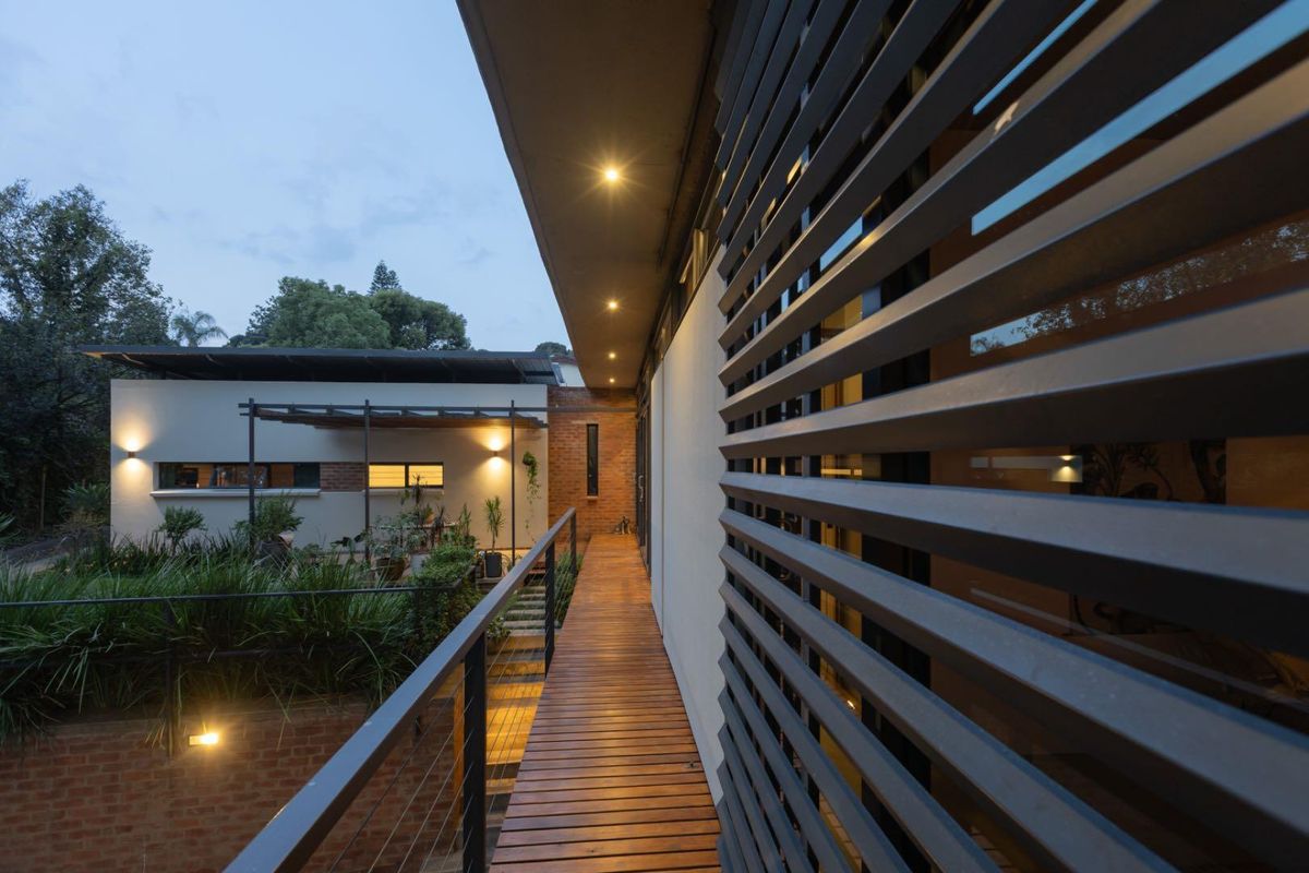 Modern, Private Living in a Prestigious Waterkloof Ridge Street - Photo 5
