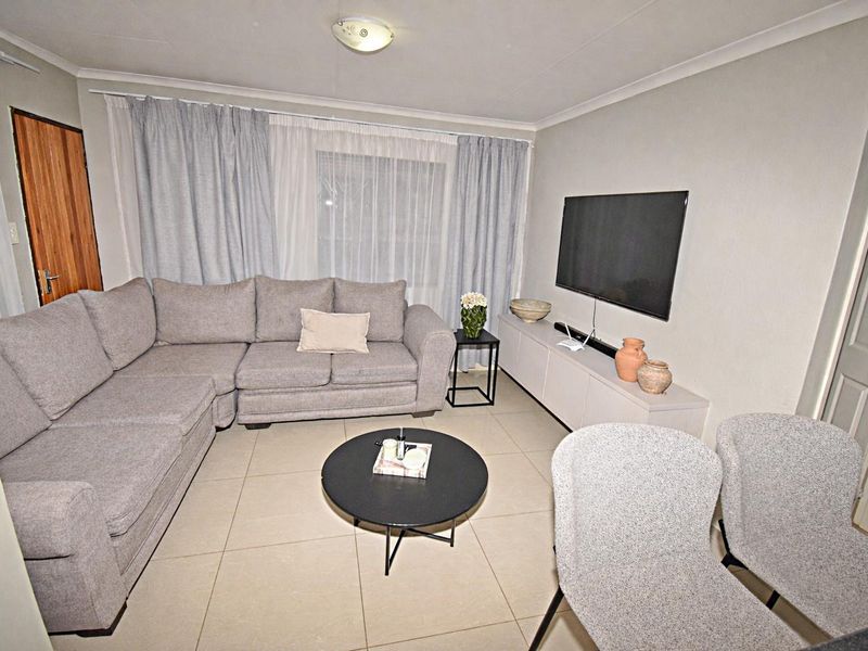 Beautiful Family Home in Dawn City - Photo 4